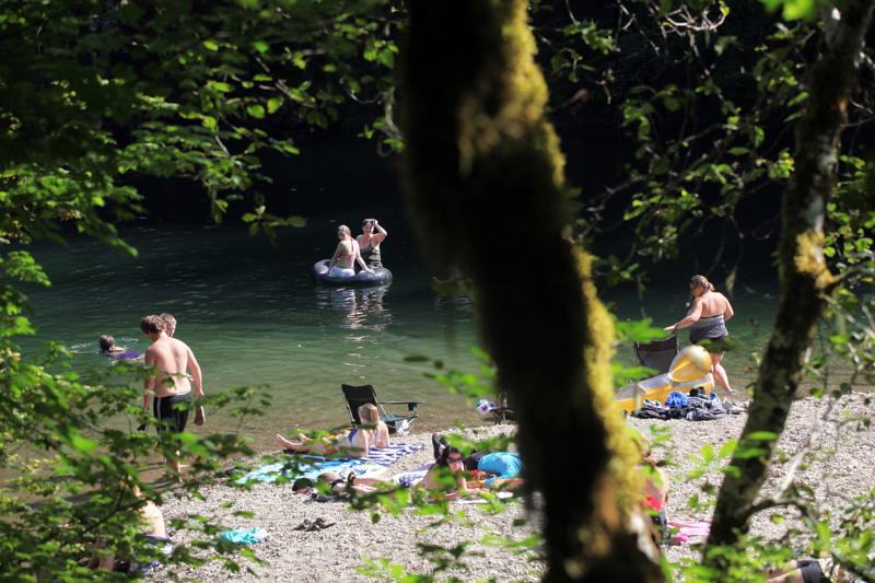 Closer to Salem, North Santiam County Park, Little North Fork Park, Bear Creek Park, Little North Santiam swimming holes , Quartzville Creek , Spong's Landing County Park, Scotts Mills Falls , Larwood Covered Bridge Wayside , Foster Lake , Detroit Lake, Breitenbush Road 46, Mount Jefferson Wilderness lakes, Santiam Pass lakes, McDowell Creek Falls County Park, River Bend County Park, Cascadia County Park , Trout Creek/Yukwah/House Rock campgrounds, Closer to Eugene, Triangle Lake waterslides , Coastal Lakes: Cleawox, Woahink, Loon, Siltcoos , Hayden Bridge County Boat Landing, Fall Creek, Dorena Lake, Dexter Reservoir, Row River (Wildwood Falls) , Odell and Crescent lakes , Blue River and Cougar reservoirs , Salmon Creek Falls Day Use Area, Fern Ridge Reservoir , Northern Willamette Valley / Portland area, Big Eddy Picnic Site , Clackamas River swimming spots, Three Bears Recreation Site , Lewis and Clark State Recreation Site 