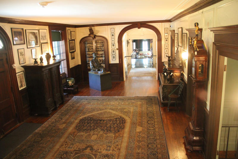 The stables still featured the names of the Roosevelt family's horses., In the Library, Roosevelt met with world leaders and dignitaries., Another guest room was used by his political advisors., Roosevelt was born in the Blue Room on January 30, 1882., Growing up, Roosevelt slept in this bedroom until he married Eleanor in 1905., Roosevelt's bedroom windows featured views of the Hudson River.
