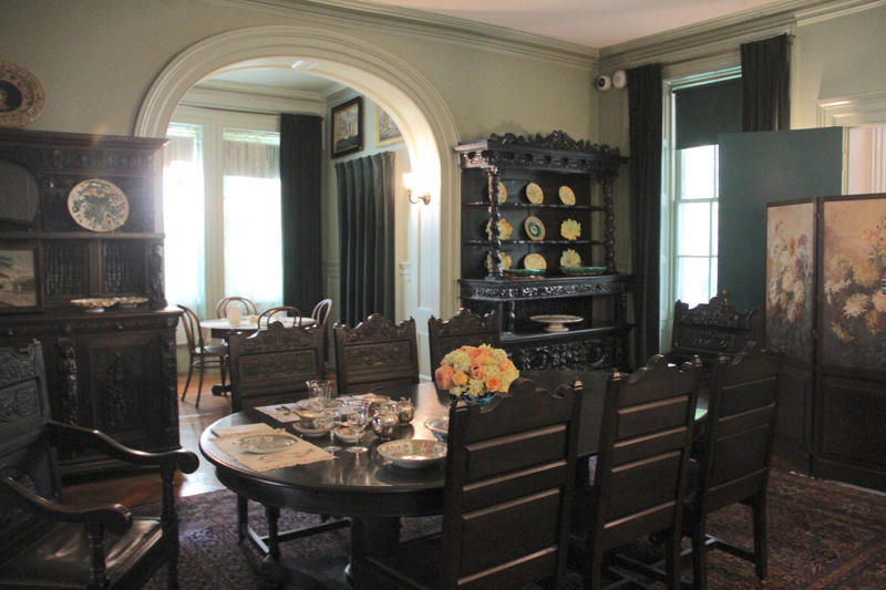 The stables still featured the names of the Roosevelt family's horses., In the Library, Roosevelt met with world leaders and dignitaries., Another guest room was used by his political advisors., Roosevelt was born in the Blue Room on January 30, 1882., Growing up, Roosevelt slept in this bedroom until he married Eleanor in 1905., Roosevelt's bedroom windows featured views of the Hudson River.