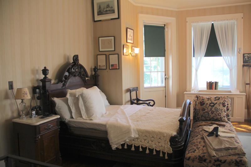The stables still featured the names of the Roosevelt family's horses., In the Library, Roosevelt met with world leaders and dignitaries., Another guest room was used by his political advisors., Roosevelt was born in the Blue Room on January 30, 1882., Growing up, Roosevelt slept in this bedroom until he married Eleanor in 1905., Roosevelt's bedroom windows featured views of the Hudson River.