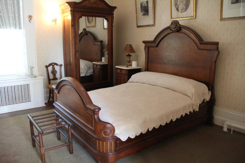 The stables still featured the names of the Roosevelt family's horses., In the Library, Roosevelt met with world leaders and dignitaries., Another guest room was used by his political advisors., Roosevelt was born in the Blue Room on January 30, 1882., Growing up, Roosevelt slept in this bedroom until he married Eleanor in 1905., Roosevelt's bedroom windows featured views of the Hudson River.