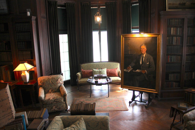 The stables still featured the names of the Roosevelt family's horses., In the Library, Roosevelt met with world leaders and dignitaries., Another guest room was used by his political advisors., Roosevelt was born in the Blue Room on January 30, 1882., Growing up, Roosevelt slept in this bedroom until he married Eleanor in 1905., Roosevelt's bedroom windows featured views of the Hudson River.