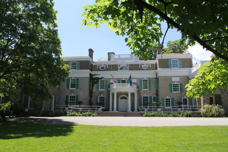 The stables still featured the names of the Roosevelt family's horses., In the Library, Roosevelt met with world leaders and dignitaries., Another guest room was used by his political advisors., Roosevelt was born in the Blue Room on January 30, 1882., Growing up, Roosevelt slept in this bedroom until he married Eleanor in 1905., Roosevelt's bedroom windows featured views of the Hudson River.