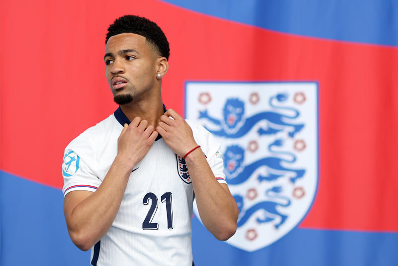 Latest transfer news headlines, Gyokeres to Arsenal fee revealed, Tottenham get Kudus boost, Arsenal reveal Martin Zubimendi shirt number, Gyokeres to Arsenal update, Arsenal close in on Gyokeres, Arteta: Zubimendi could be key signing for Arsenal, Arsenal confirm Zubimendi signing, Kudus to Tottenham update, Barcelona to step up Rashford move, Spurs eye Kudus alternative, Chelsea outcast eyes homecoming, Tottenham plan second Kudus bid next week, Man Utd make shock move for Calvert-Lewin, Arsenal in Gyokeres breakthrough, Nwaneri to Chelsea twist, Arsenal plot opening Madueke bid, Reece James sends fitness update, Fran Garcia on his future, Nwaneri 'reluctant' to sign new Arsenal deal, Chelsea and Arsenal to hold Madueke talks, Tottenham plot second bid for Kudus after £50m offer rejected, Walker speaks on shock Burnley move, Porto chasing Sainz, Jackson future in doubt?, No offers for Madueke, Stoke land Mubama, Watford sign Semedo, Done deal! Brighton land left-back, Chelsea interested in Nwaneri, Arsenal agree Madueke deal, Done deal! Chelsea sign Gittens, Arsenal face new Rodrygo rival, Arsenal step up Madueke talks, Gyokeres set for Sporting return, Maksym Taloverov joins Stoke, Arsenal get Madueke boost, Man Utd reveal Leon plan, Walker reacts to Burnley move, Man Utd confirm Leon signing, DONE DEAL, Arsenal 'prepare' Gyokeres move, Palmer praises Estevao, Man Utd stars to seek summer moves, Cunha shirt number, Gittens announcement imminent, Maresca on Madueke's future, Arsenal set new Gyokeres deadline, Osimhen chooses Man Utd move, Chelsea in talks over Dibling deal, Arsenal get huge Rodrygo boost, Madueke wants Arsenal move, Rashford chooses preferred next club, Woltemade to Bayern hits pothole, Calvert-Lewin receives Premier League, Bundesliga offers, DONE DEAL: Chelsea wonderkid joins Torino, Nwaneri in contract talks, Eze to push for Arsenal switch, Juventus to terminate Vlahovic?, DONE DEAL: Jonathan David joins Juventus, Martinelli to Saudi Arabia?, More on Gittens and Chelsea, Kyle Walker set for shock move, DONE DEAL: Keane extends Everton deal, Manchester City eye Inter defender, NEW: Man United tried for Ndidi last summer, Cunha handed No10 shirt, Man Utd quintet hand in transfer requests, Coutinho leaves Villa, Brownhill Burnley future uncertain, Hirst commits future to Ipswich, Scalvini top Newcastle target, Rashford to return to Man Utd, Galbraith set for Swans, David jets in for Juve medical, Cajuste attracting suitors, Charlton add Bell, Spurs appoint Martin Ho, Al-Nassr turn attention to Martinelli, Arsenal and Chelsea keeping tabs on Smit, Dumfries' release clause, Silva turns down Saudi, Williams speaks on new Bilbao deal, Man Utd not pursuing Calvert-Lewin, Tomiyasu to leave Arsenal, Nico Williams signs new deal, Man City appoint Andree Jeglertz, Arteta and Heinze set for Arsenal reunion, Gittens set for Chelsea move, DONE DEAL, David arrives for medical, Rodrygo boost, Arsenal to appoint Gabriel Heinze, Newcastle launch second Elanga bid, Arsenal hold fresh Madueke talks, Spurs looking to sell Richarlison, Diouf unimpressed by Burnley demands, Milambo signs for Brentford, Bournemouth close in on Diakite, Man City appoint Jeglertz, Newcastle launch Elanga bid