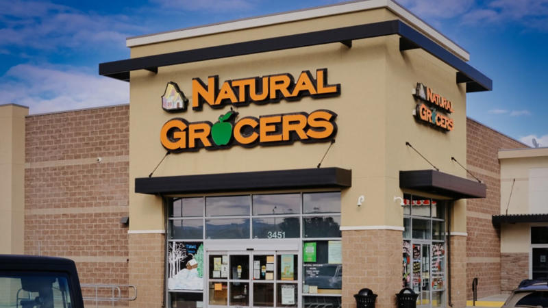1. Trader Joe's, 2. Costco, 3. Walmart, 4. WinCo Foods, 6. FoodMaxx, 7. Food Lion, 8. Grocery Outlet, 9. Meijer, 10. Price Rite, 1. Whole Foods, 2. The Fresh Market, 3. Erewhon, 4. Publix, 5. Gelson's Markets, 6. Eataly, 7. Harris Teeter, 8. Natural Grocers, 9. ACME Markets, 10. Bristol Farms