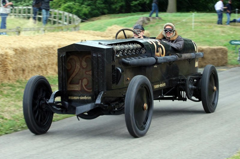 Bugatti Tourbillon: 8.3 litres, Dodge Viper: 8.4 litres, Bugatti Royale: 12.7 litres, Weineck Cobra: 12.8 litres, Pierce-Arrow Model 66 and Peerless Model 60: 13.5 litres, Cadillac Sixteen: 13.6 liters, Scania 730 S: 16.4 litres, Godfather: 16.5 litres, Christie: 19.9 litres, Blitzen Benz: 21.5 litres, Sunbeam 1000hp: 22.4 litres x 2, Golden Arrow: 23.9 litres, Babs: 27.0 litres, Fiat S76: 28.3 litres, Bluebird: 37.0 litres, Packard-Bentley (‘Mavis’): 41.8 litres, Brutus: 46.9 litres, Caterpillar 797F: 106 litres