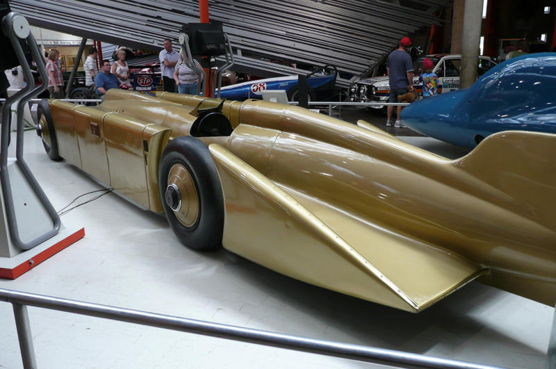Bugatti Tourbillon: 8.3 litres, Dodge Viper: 8.4 litres, Bugatti Royale: 12.7 litres, Weineck Cobra: 12.8 litres, Pierce-Arrow Model 66 and Peerless Model 60: 13.5 litres, Cadillac Sixteen: 13.6 liters, Scania 730 S: 16.4 litres, Godfather: 16.5 litres, Christie: 19.9 litres, Blitzen Benz: 21.5 litres, Sunbeam 1000hp: 22.4 litres x 2, Golden Arrow: 23.9 litres, Babs: 27.0 litres, Fiat S76: 28.3 litres, Bluebird: 37.0 litres, Packard-Bentley (‘Mavis’): 41.8 litres, Brutus: 46.9 litres, Caterpillar 797F: 106 litres