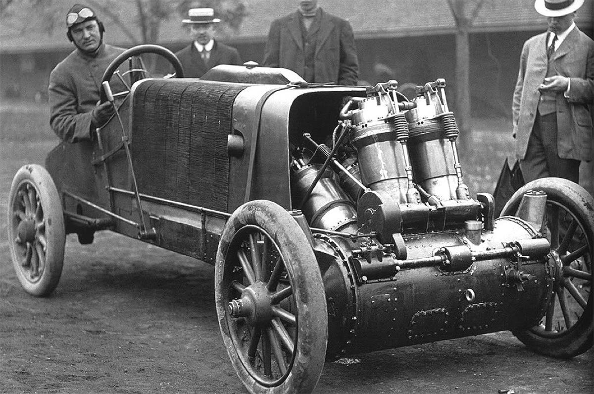 Bugatti Tourbillon: 8.3 litres, Dodge Viper: 8.4 litres, Bugatti Royale: 12.7 litres, Weineck Cobra: 12.8 litres, Pierce-Arrow Model 66 and Peerless Model 60: 13.5 litres, Cadillac Sixteen: 13.6 liters, Scania 730 S: 16.4 litres, Godfather: 16.5 litres, Christie: 19.9 litres, Blitzen Benz: 21.5 litres, Sunbeam 1000hp: 22.4 litres x 2, Golden Arrow: 23.9 litres, Babs: 27.0 litres, Fiat S76: 28.3 litres, Bluebird: 37.0 litres, Packard-Bentley (‘Mavis’): 41.8 litres, Brutus: 46.9 litres, Caterpillar 797F: 106 litres