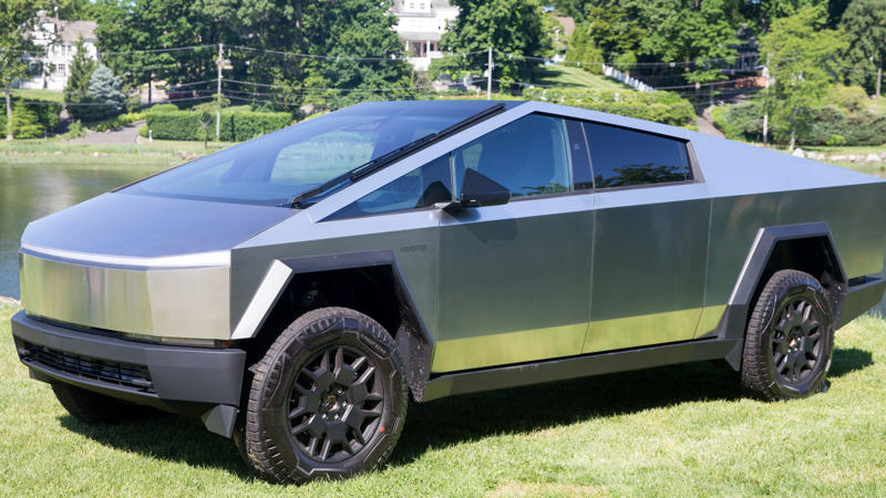 1. Ford Super Duty (F-250/F-350), 2. Tesla Cybertruck, 3. Ram HD With G56 Manual (2006–2018), 4. Lincoln Blackwood (2002 Only), 5. Ford 10R80-Equipped Trucks (F-150, Ranger), 6. 2013 Ram 1500, 7. Volkswagen Amarok (2nd‑Gen), 8. Toyota Hilux GR Sport, 9. 2025 Toyota Tacoma (Hybrid), 10. 2024 Chevrolet Colorado Z71, 1. Ford Maverick (2022–Present), 2. Hyundai Santa Cruz (2025), 3. Mazda BT‑50 (2025), 4. Ford Ranger (2025), 5. Ford F‑150 Lightning (EV), 6. Nissan Frontier (2025), 7. Chevrolet Silverado 1500, 8. GMC Sierra 1500, 9. Toyota Tundra (2nd Gen, 2007–Present), 10. Rivian R1T (EV)