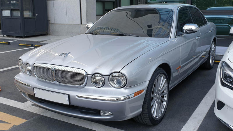 1. Maserati Quattroporte, 2. BMW 7 Series (E65/E66), 3. Jaguar XJ (X350/X358), 4. Land Rover Discovery 3, 5. Audi A8 (D3), 6. Fiat 500 Abarth, 7. Chevrolet Corvette C4 (1984–1996), 8. Porsche Cayenne (First Generation), 9. Mini Cooper S (R56), 10. Mercedes-Benz ML320 CDI, 1. Toyota Corolla (E170), 2. Honda Civic (10th Generation), 3. Mazda MX-5 Miata (ND), 4. Hyundai Elantra (2017+), 5. Ford Fusion (2013–2020), 6. Kia Soul (2nd Generation), 7. Subaru Outback (2015–2019), 8. Volkswagen Jetta (Mk6), 9. Chevrolet Spark (2016–2022), 10. Nissan Versa (2020+)