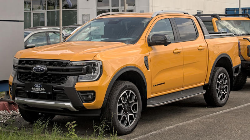 9. Ford Ranger 1. Chevrolet Onix, 2. Nissan Versa, 3. Volkswagen Gol, 4. Renault Kwid, 5. Toyota Hilux, 6. Fiat Argo, 7. Chevrolet Tracker, 8. Hyundai HB20, 9. Ford Ranger, 10. Jeep Renegade, 11. Toyota Corolla Cross, 12. Peugeot 208, 13. Volkswagen T-Cross, 14. Renault Sandero, 15. Fiat Cronos, 16. Toyota Yaris, 17. Kia Seltos, 18. Mitsubishi L200, 19. Honda HR-V, 20. Citroën C4 Cactus