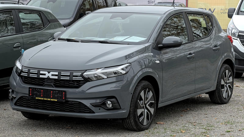 14. Renault Sandero 1. Chevrolet Onix, 2. Nissan Versa, 3. Volkswagen Gol, 4. Renault Kwid, 5. Toyota Hilux, 6. Fiat Argo, 7. Chevrolet Tracker, 8. Hyundai HB20, 9. Ford Ranger, 10. Jeep Renegade, 11. Toyota Corolla Cross, 12. Peugeot 208, 13. Volkswagen T-Cross, 14. Renault Sandero, 15. Fiat Cronos, 16. Toyota Yaris, 17. Kia Seltos, 18. Mitsubishi L200, 19. Honda HR-V, 20. Citroën C4 Cactus