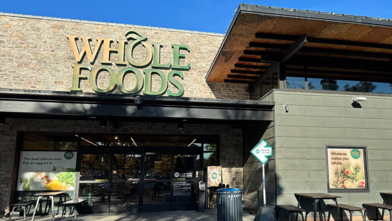 1. Trader Joe's, 2. Costco, 3. Walmart, 4. WinCo Foods, 6. FoodMaxx, 7. Food Lion, 8. Grocery Outlet, 9. Meijer, 10. Price Rite, 1. Whole Foods, 2. The Fresh Market, 3. Erewhon, 4. Publix, 5. Gelson's Markets, 6. Eataly, 7. Harris Teeter, 8. Natural Grocers, 9. ACME Markets, 10. Bristol Farms