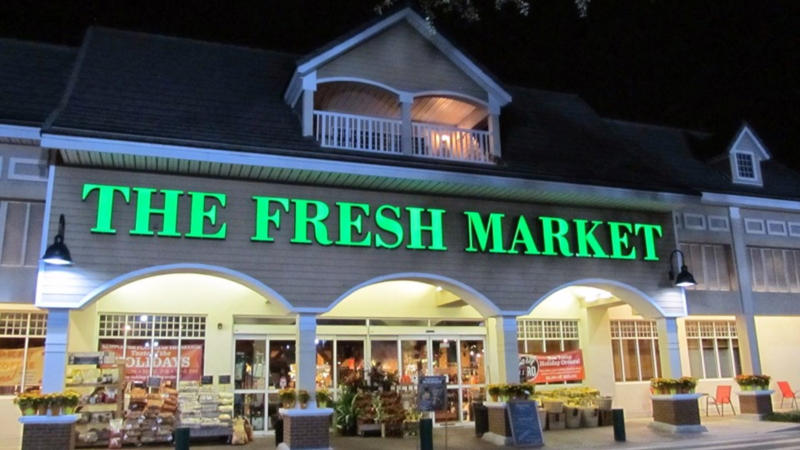 1. Trader Joe's, 2. Costco, 3. Walmart, 4. WinCo Foods, 6. FoodMaxx, 7. Food Lion, 8. Grocery Outlet, 9. Meijer, 10. Price Rite, 1. Whole Foods, 2. The Fresh Market, 3. Erewhon, 4. Publix, 5. Gelson's Markets, 6. Eataly, 7. Harris Teeter, 8. Natural Grocers, 9. ACME Markets, 10. Bristol Farms