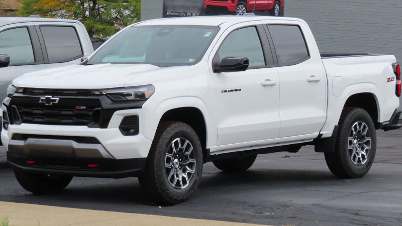 1. Ford Super Duty (F-250/F-350), 2. Tesla Cybertruck, 3. Ram HD With G56 Manual (2006–2018), 4. Lincoln Blackwood (2002 Only), 5. Ford 10R80-Equipped Trucks (F-150, Ranger), 6. 2013 Ram 1500, 7. Volkswagen Amarok (2nd‑Gen), 8. Toyota Hilux GR Sport, 9. 2025 Toyota Tacoma (Hybrid), 10. 2024 Chevrolet Colorado Z71, 1. Ford Maverick (2022–Present), 2. Hyundai Santa Cruz (2025), 3. Mazda BT‑50 (2025), 4. Ford Ranger (2025), 5. Ford F‑150 Lightning (EV), 6. Nissan Frontier (2025), 7. Chevrolet Silverado 1500, 8. GMC Sierra 1500, 9. Toyota Tundra (2nd Gen, 2007–Present), 10. Rivian R1T (EV)