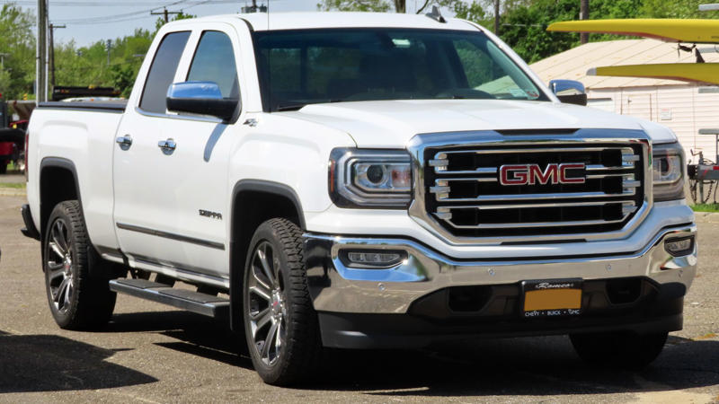 1. Ford Super Duty (F-250/F-350), 2. Tesla Cybertruck, 3. Ram HD With G56 Manual (2006–2018), 4. Lincoln Blackwood (2002 Only), 5. Ford 10R80-Equipped Trucks (F-150, Ranger), 6. 2013 Ram 1500, 7. Volkswagen Amarok (2nd‑Gen), 8. Toyota Hilux GR Sport, 9. 2025 Toyota Tacoma (Hybrid), 10. 2024 Chevrolet Colorado Z71, 1. Ford Maverick (2022–Present), 2. Hyundai Santa Cruz (2025), 3. Mazda BT‑50 (2025), 4. Ford Ranger (2025), 5. Ford F‑150 Lightning (EV), 6. Nissan Frontier (2025), 7. Chevrolet Silverado 1500, 8. GMC Sierra 1500, 9. Toyota Tundra (2nd Gen, 2007–Present), 10. Rivian R1T (EV)