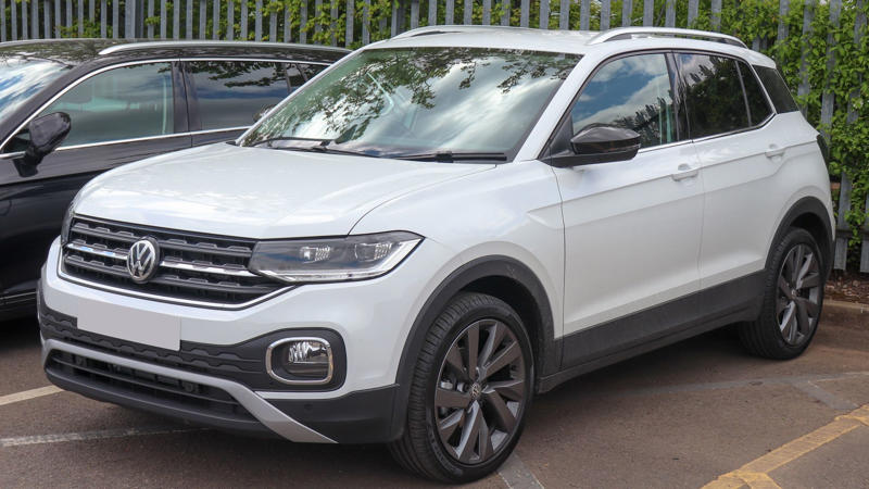 13. Volkswagen T-Cross 1. Chevrolet Onix, 2. Nissan Versa, 3. Volkswagen Gol, 4. Renault Kwid, 5. Toyota Hilux, 6. Fiat Argo, 7. Chevrolet Tracker, 8. Hyundai HB20, 9. Ford Ranger, 10. Jeep Renegade, 11. Toyota Corolla Cross, 12. Peugeot 208, 13. Volkswagen T-Cross, 14. Renault Sandero, 15. Fiat Cronos, 16. Toyota Yaris, 17. Kia Seltos, 18. Mitsubishi L200, 19. Honda HR-V, 20. Citroën C4 Cactus