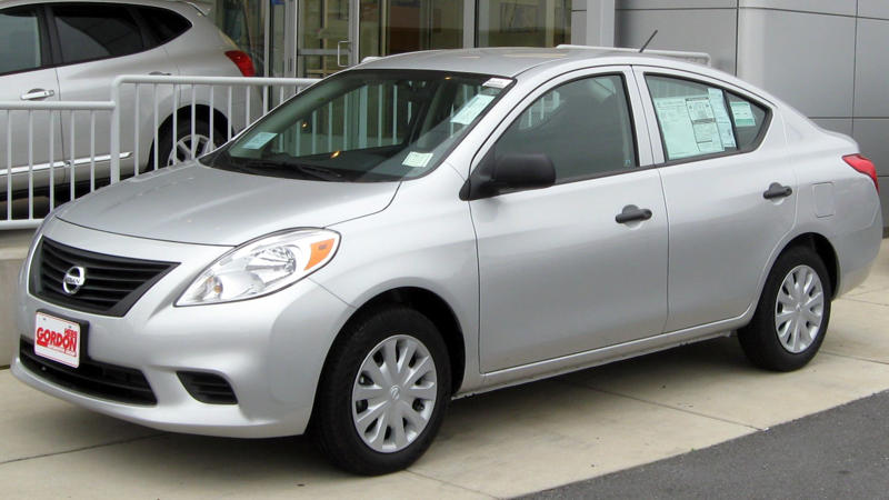 2. Nissan Versa 1. Chevrolet Onix, 2. Nissan Versa, 3. Volkswagen Gol, 4. Renault Kwid, 5. Toyota Hilux, 6. Fiat Argo, 7. Chevrolet Tracker, 8. Hyundai HB20, 9. Ford Ranger, 10. Jeep Renegade, 11. Toyota Corolla Cross, 12. Peugeot 208, 13. Volkswagen T-Cross, 14. Renault Sandero, 15. Fiat Cronos, 16. Toyota Yaris, 17. Kia Seltos, 18. Mitsubishi L200, 19. Honda HR-V, 20. Citroën C4 Cactus