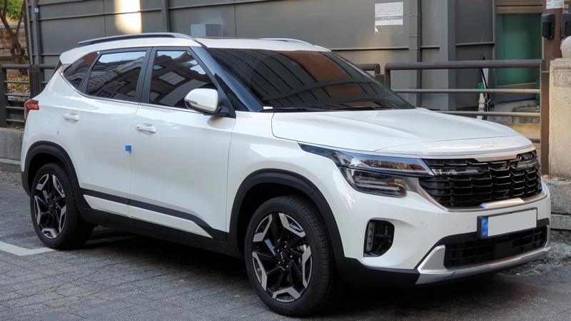 17. Kia Seltos 1. Chevrolet Onix, 2. Nissan Versa, 3. Volkswagen Gol, 4. Renault Kwid, 5. Toyota Hilux, 6. Fiat Argo, 7. Chevrolet Tracker, 8. Hyundai HB20, 9. Ford Ranger, 10. Jeep Renegade, 11. Toyota Corolla Cross, 12. Peugeot 208, 13. Volkswagen T-Cross, 14. Renault Sandero, 15. Fiat Cronos, 16. Toyota Yaris, 17. Kia Seltos, 18. Mitsubishi L200, 19. Honda HR-V, 20. Citroën C4 Cactus
