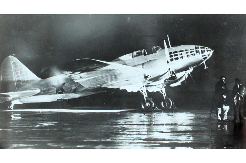 9: Ilyushin Il-4 10: Bell P-39 Airacobra, 9: Ilyushin Il-4 (DB-3F), 9: Ilyushin Il-4, 8: Lavochkin La-5FN/ La-7, 7: Tupolev Tu-2, 6: Petlyakov Pe-8, 5: Polikarpov Po-2, 4: Petlyakov Pe-2, 3: Polikarpov I-16, 2: Yakovlev fighter series, 1: Ilyushin Il-2