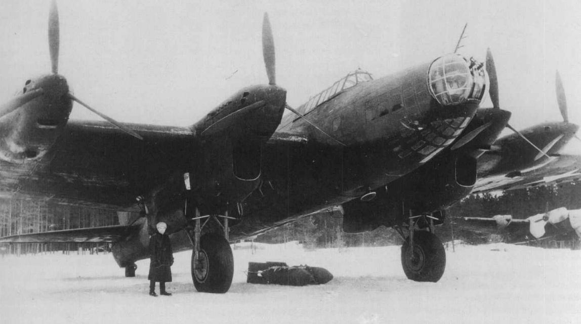 6: Petlyakov Pe-8 10: Bell P-39 Airacobra, 9: Ilyushin Il-4 (DB-3F), 9: Ilyushin Il-4, 8: Lavochkin La-5FN/ La-7, 7: Tupolev Tu-2, 6: Petlyakov Pe-8, 5: Polikarpov Po-2, 4: Petlyakov Pe-2, 3: Polikarpov I-16, 2: Yakovlev fighter series, 1: Ilyushin Il-2