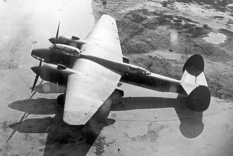 7: Tupolev Tu-2 10: Bell P-39 Airacobra, 9: Ilyushin Il-4 (DB-3F), 9: Ilyushin Il-4, 8: Lavochkin La-5FN/ La-7, 7: Tupolev Tu-2, 6: Petlyakov Pe-8, 5: Polikarpov Po-2, 4: Petlyakov Pe-2, 3: Polikarpov I-16, 2: Yakovlev fighter series, 1: Ilyushin Il-2