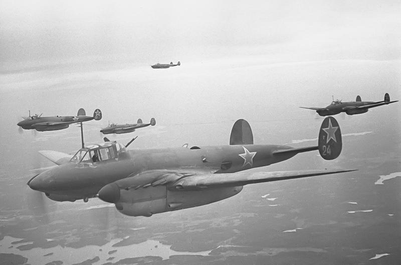 4: Petlyakov Pe-2 10: Bell P-39 Airacobra, 9: Ilyushin Il-4 (DB-3F), 9: Ilyushin Il-4, 8: Lavochkin La-5FN/ La-7, 7: Tupolev Tu-2, 6: Petlyakov Pe-8, 5: Polikarpov Po-2, 4: Petlyakov Pe-2, 3: Polikarpov I-16, 2: Yakovlev fighter series, 1: Ilyushin Il-2