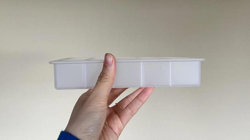 四角い氷が作れる製氷器, カクカクで見た目もきれい, ドリンク以外にも、使い方いろいろ, フタがあったらいいな, ドリンク作りがもっと楽しくなる