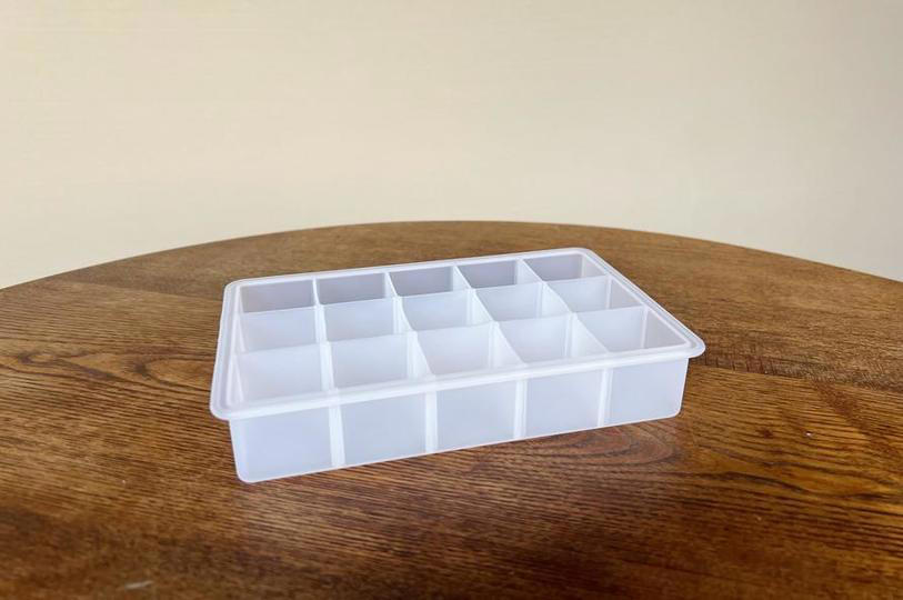 四角い氷が作れる製氷器, カクカクで見た目もきれい, ドリンク以外にも、使い方いろいろ, フタがあったらいいな, ドリンク作りがもっと楽しくなる