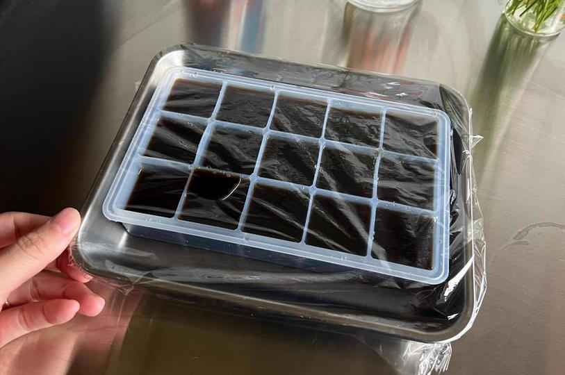 四角い氷が作れる製氷器, カクカクで見た目もきれい, ドリンク以外にも、使い方いろいろ, フタがあったらいいな, ドリンク作りがもっと楽しくなる