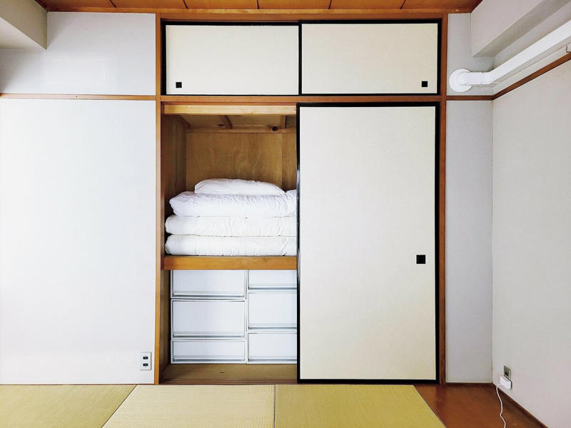 “生前整理で”小さな暮らしへ, 1：ものを選ぶ基準は実用性があるかどうかで考える, 2：収納スペースは常に7～8割にして余白をつくる, 3：日用品の定位置を決めて余計なものを買わない