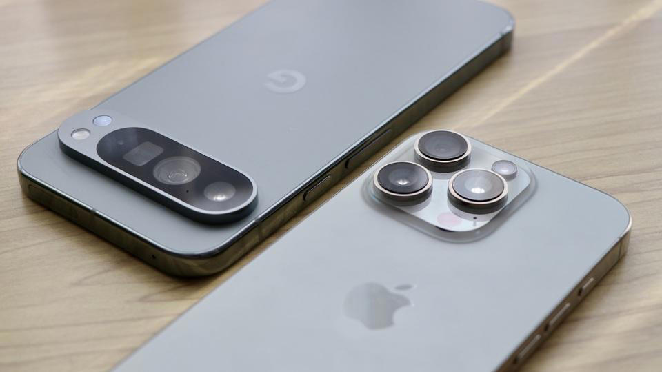 iPhoneとPixelの、言語化しにくい体験の違い, 2社の異なる理念：人々の生活を良くしたいAppleと、情報を整理したいGoogle, 企業理念が反映された、それぞれの個性的なスマホ体験, そのスマホが目指す体験に遡ると、自分にピッタリが見えてくる