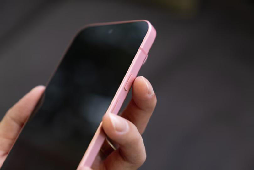 iPhoneとPixelの、言語化しにくい体験の違い, 2社の異なる理念：人々の生活を良くしたいAppleと、情報を整理したいGoogle, 企業理念が反映された、それぞれの個性的なスマホ体験, そのスマホが目指す体験に遡ると、自分にピッタリが見えてくる