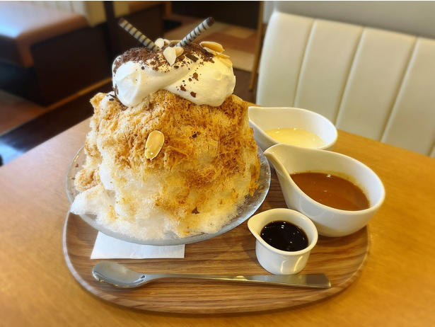 専門店級のこだわり。「純氷」の口どけがひと味違う, 新フレーバー「キャラメルマキアート」は、五感で楽しむカフェデザート, 「しろくま」「ポップブルー」「マンゴー」など定番人気も勢ぞろい, 食後やお子さま向けにぴったりな「ミニサイズ」も充実