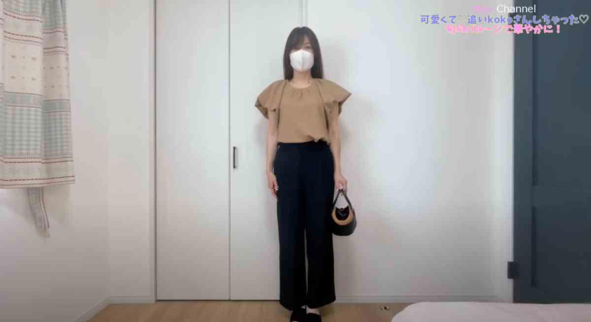 しまむらの「kokソデバルーンFT」の詳細, バルーンシルエットで体型カバー◎, 黒のパンツを合わせた甘辛コーデ, しまむらの「SRCハシゴレースSK88」の詳細, ダークブラウンがおしゃれなロングスカート！, ベージュのTシャツと合わせた夏のブラウンコーデ