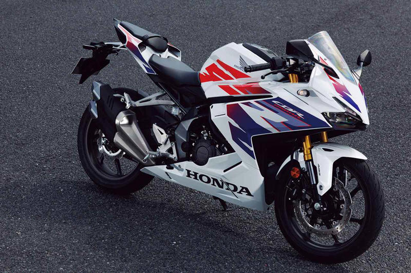 ホンダ「CBR250RR」インプレ（太田安治）, ホンダ「CBR250RR」カラー・人気投票, ホンダ「CBR250RR」ライディングポジション・足つき性, ホンダ「CBR250RR」各部装備・ディテール解説, ホンダ「CBR250RR」主なスペック・燃費・製造国・価格