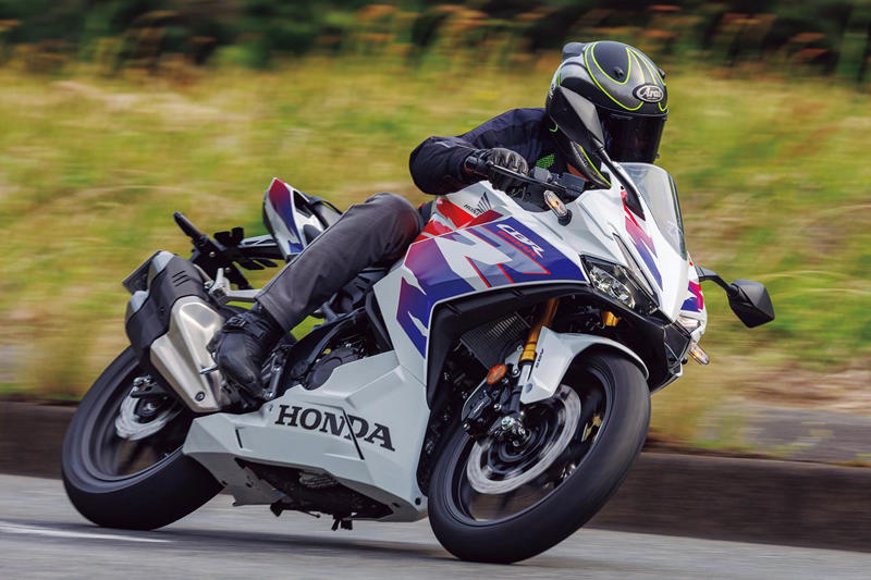 ホンダ「CBR250RR」インプレ（太田安治）, ホンダ「CBR250RR」カラー・人気投票, ホンダ「CBR250RR」ライディングポジション・足つき性, ホンダ「CBR250RR」各部装備・ディテール解説, ホンダ「CBR250RR」主なスペック・燃費・製造国・価格
