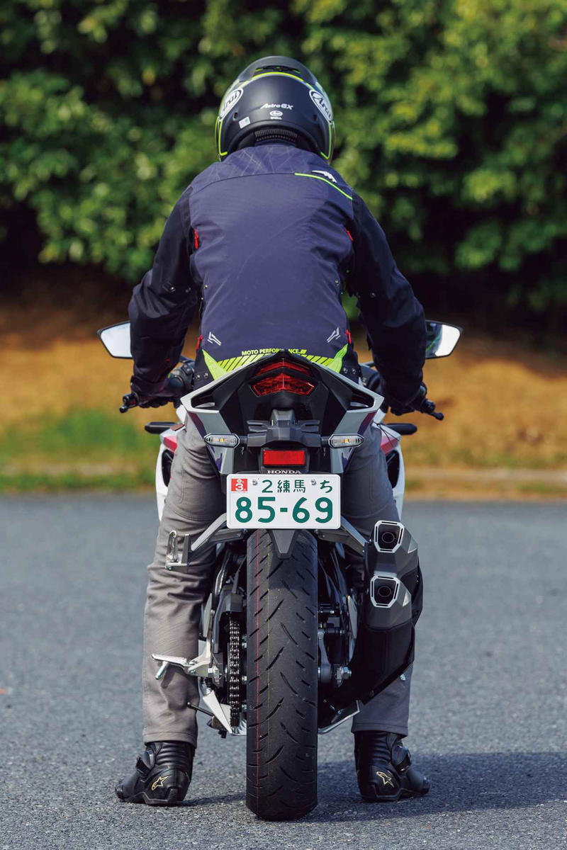 ホンダ「CBR250RR」インプレ（太田安治）, ホンダ「CBR250RR」カラー・人気投票, ホンダ「CBR250RR」ライディングポジション・足つき性, ホンダ「CBR250RR」各部装備・ディテール解説, ホンダ「CBR250RR」主なスペック・燃費・製造国・価格