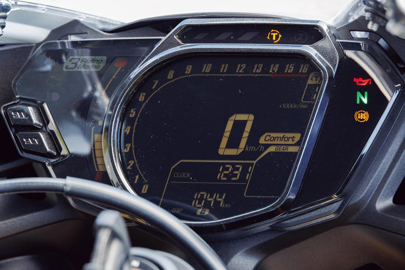 ホンダ「CBR250RR」インプレ（太田安治）, ホンダ「CBR250RR」カラー・人気投票, ホンダ「CBR250RR」ライディングポジション・足つき性, ホンダ「CBR250RR」各部装備・ディテール解説, ホンダ「CBR250RR」主なスペック・燃費・製造国・価格