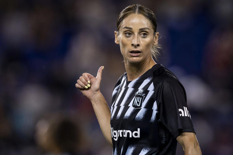 Impressed at the World Cup Big money for Esther González, Key piece in the Gotham FC scheme, Staying in Jersey, One of MLS's highest paid, Top scorer of the current NWSL season, Started out with Levante UD, Reliable scorer, Found incredible form at Atlético de Madrid., Stint at Real Madrid, Impressed at the World Cup, Moneyball-style scouting, Looking for a player to do a role, More than just stats