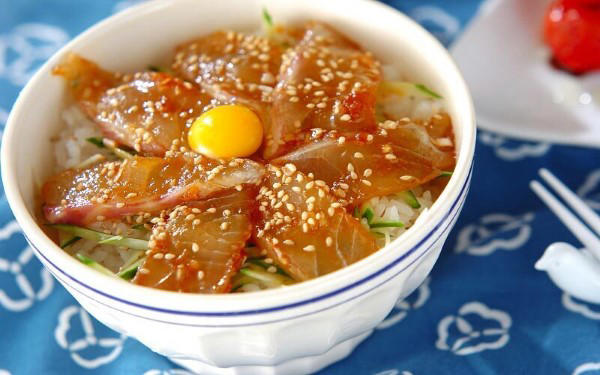マグロとアボカドのハワイ風アヒポキ丼, ぶり漬け丼 大根おろし添え, 漬けカツオのサッパリおろし丼, サーモンの韓国風漬け丼, ホタテのゴマ漬け丼