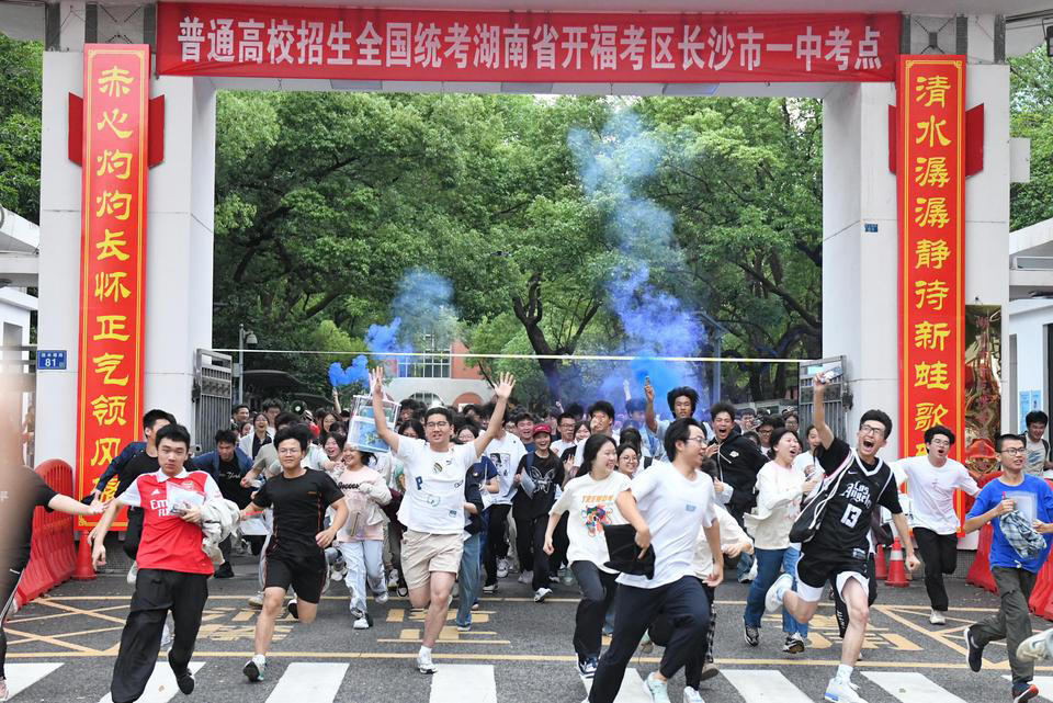 逮捕者出ても替え玉チャレンジやめない中国人, 共通点1：日本でのキャリア構築に重要な試験, 共通点2：全問選択式の試験問題, AIの進化考慮した試験改革必要