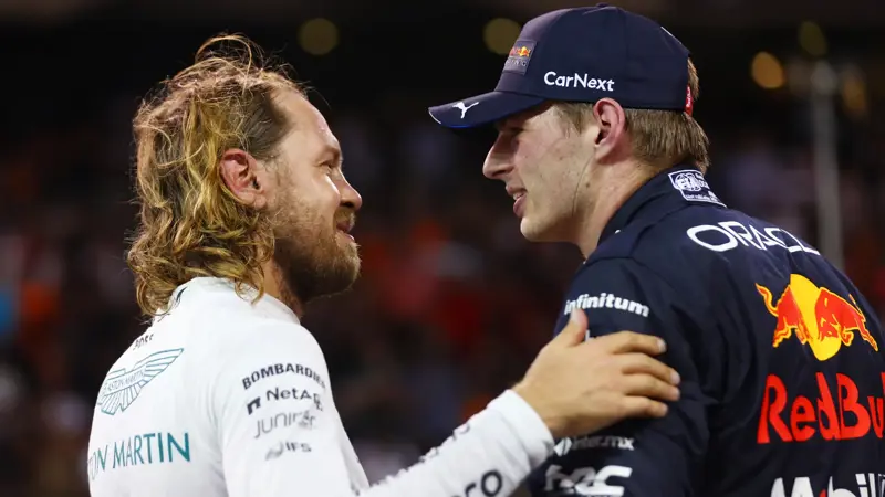 2022年に引退したドイツ人ドライバーがF1界に復帰するかもしれない。, ベッテルはレッドブルのヘルムート・マルコと話していることを認めた。, ここ数年、4度の世界チャンピオンは、復帰の可能性を否定していなかった。, 「ヘルムートとは今でも非常に良い関係を保っているし、この件に関しても意見交換をしている」とORFのマイクに語った。, 「話し合いはまだ始まったばかりで、綿密なものにはなっていないし、詳しくはまだわからないが、私はある役に戻るかもしれない」, マックス・フェルスタッペンのチームメイトになる可能性を排除したベッテルは、マネジメント業を考えているようだ。, 噂によれば、マルコの後任としてレッドブルに移籍する可能性もあるという。, ベッテルは当分の間、この可能性を否定している。, 「マルコは2005年以来、チーム全体が行ってきたことに本当に大きな貢献をしてきた」, F1通算53勝のベッテル。