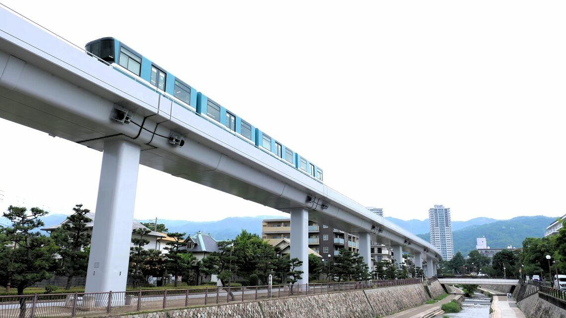 六甲アイランドと結ぶ新交通, 神戸では「じゃないほう」の存在, 建設に反対の声も、その理由は？, アイランド方面への通勤・通学需要, スポーツの拠点でもある