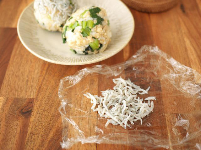 腸活ダイエット！レンジだけで簡単♪「オートミール小松菜おにぎり」, 材料(おにぎり2個分), 作り方（調理時間5分）, 食べてキレイを磨く！レシピのポイント