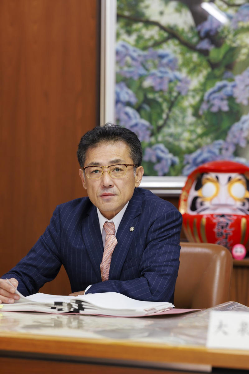 ■自由奔放な青年時代を送り　高校も大学も中退した, ■在日韓国人の「兄貴」との付き合いでわいた疑問, ■「外国人ばかり優遇」　批判には理屈で説明する, ■票にならない人々のために　批判を受けても走り回る