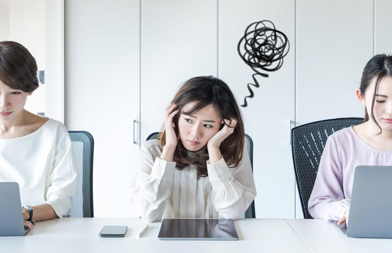 人付き合いが苦手になる理由とは？, 人付き合いが苦手な人に共通する7つの特徴, ① 雑談が苦痛で緊張してしまう, ② 他人の言動に敏感すぎて疲れる, ③ 人と会った後に激しく消耗する, ④ 一人の時間が何よりも安心できる, ⑤ 過去の人間関係で深い傷を負っている, ⑥ 自分の感情や考えをうまく表現できない, ⑦ 自分に自信が持てずネガティブになりやすい, 苦手でも安心！無理せず良い関係を作るコツ, 笑顔や挨拶など簡単な行動から始める, 自分の気持ちを「少しずつ」伝える練習をする, 相手に感謝や褒め言葉を伝える習慣を持つ, 人と会う頻度や人数を調整する, 不安やストレスを感じたら深呼吸や休息を取る, 日常で簡単にできる！人付き合いが楽になる小さな習慣