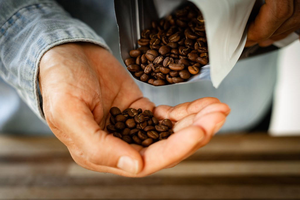 5. Coffee beans 1. Frozen fruit, 2. Hot liquids, 3. Potatoes, 4. Raw broccoli, 5. Coffee beans, 7. Dough, 8. Ginger, 9. Your fingers