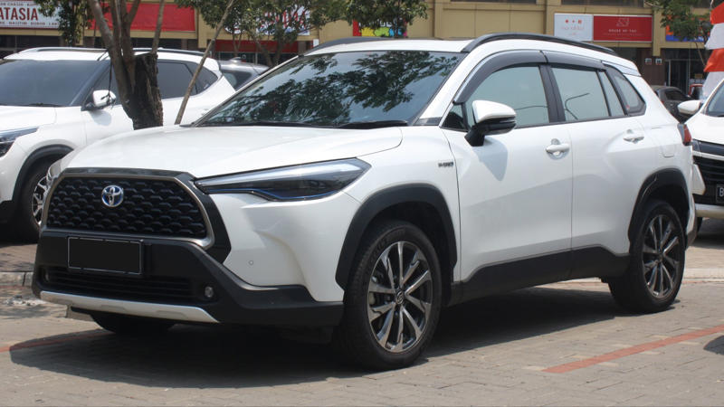 1. Jeep Grand Cherokee 4xe, 2. Mitsubishi Outlander PHEV, 3. Lexus NX 350h, 4. Toyota Venza, 5. Hyundai Tucson Hybrid, 6. Ford Escape Hybrid, 7. Volvo XC60 Recharge, 8. Kia Sorento Hybrid, 9. Mazda CX-90 PHEV, 10. Honda CR-V Sport Touring Hybrid, 1. Toyota RAV4 Hybrid, 2. Hyundai Santa Fe Hybrid, 3. Kia Sportage Hybrid, 4. Ford Explorer Hybrid, 5. Toyota Corolla Cross Hybrid, 6. Subaru Crosstrek Hybrid, 7. Lexus RX 500h, 8. Toyota Highlander Hybrid, 9. BMW X5 xDrive50e, 10. Hyundai Kona Hybrid