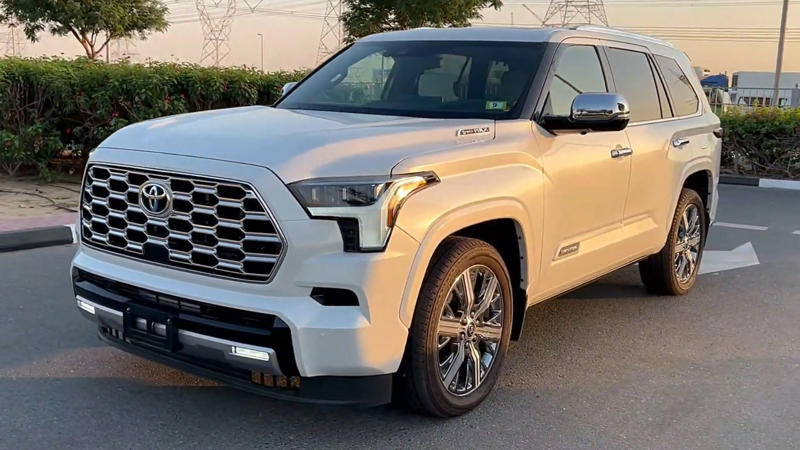 1. Tesla Model X (2025), 2. 2025 BMW i7 (2025), 3. Volvo S90 (2025), 4. Acura ZDX (2024), 5. 2024 Audi A8 (2024), 6. Mercedes-Benz Maybach S-Class (2025), 7. Lexus LS 500 (2025), 8. Land Rover Range Rover SV (2025), 9. Mazda CX-90 (2024), 10. Cadillac Escalade (2025), 11. Rolls-Royce Phantom (2025), 12. Genesis G90 (2025), 13. BMW X7 (2025), 14. Toyota Sequoia Capstone (2024), 15. Ferrari Roma (2025), 16. 2025 Lincoln Navigator (2025), 17. Kia EV9 (2024), 18. Lucid Air (2025), 19. Mercedes-Benz EQS Sedan (2025), 20. Porsche Taycan (2025)